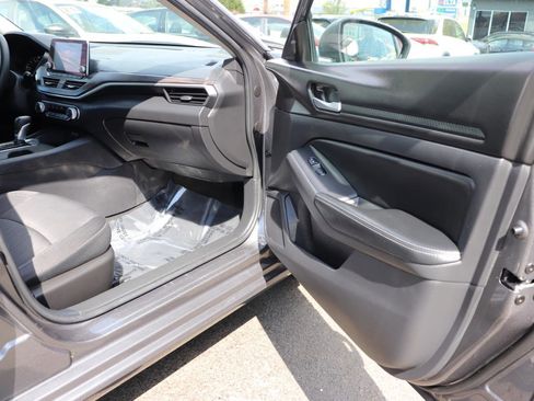 Used 2025 Nissan Altima 2.5 SV image 15