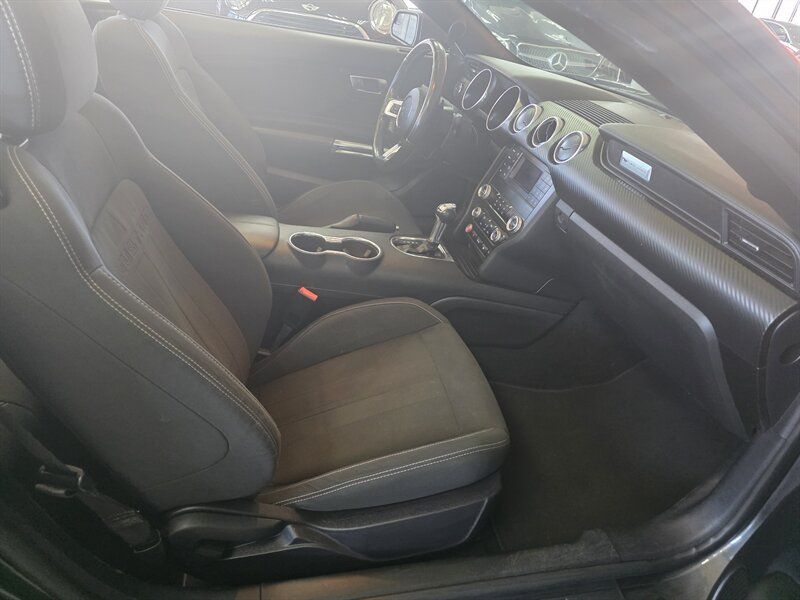 Used 2019 Ford Mustang Convertible RWD image 12