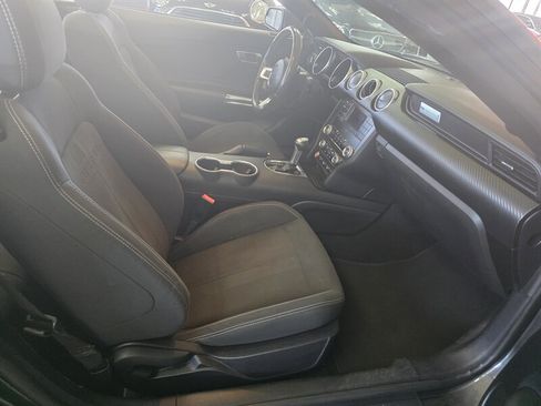 Used 2019 Ford Mustang Convertible RWD image 12