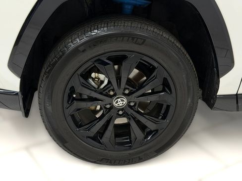 Used 2022 Toyota RAV4 XSE AWD/4WD image 10