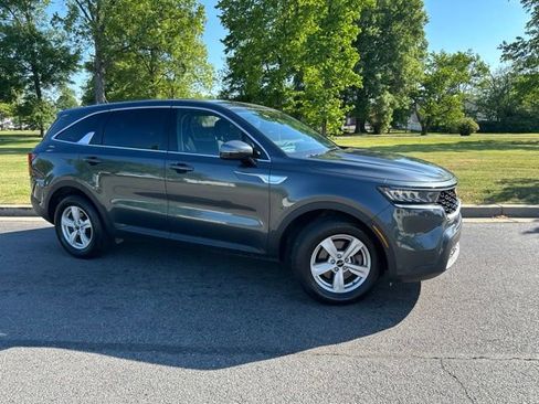 Certified 2023 Kia Sorento LX FWD image 2