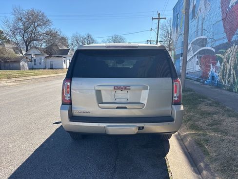 Used 2017 GMC Yukon SLT image 5