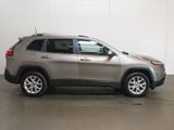 Used 2016 Jeep Cherokee Latitude w/ Safety/Convenience Group image 3