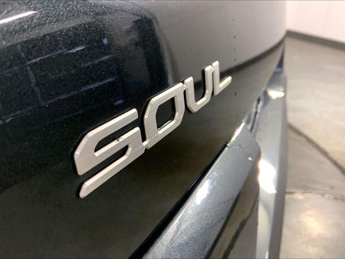 Used 2025 Kia Soul LX w/ LX Technology Package FWD image 8