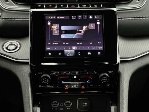 New 2025 Jeep Grand Cherokee Altitude image 17