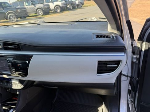 Used 2016 Toyota Corolla L image 30