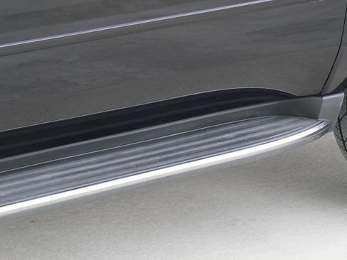 Used 2016 Chevrolet Suburban LTZ image 5