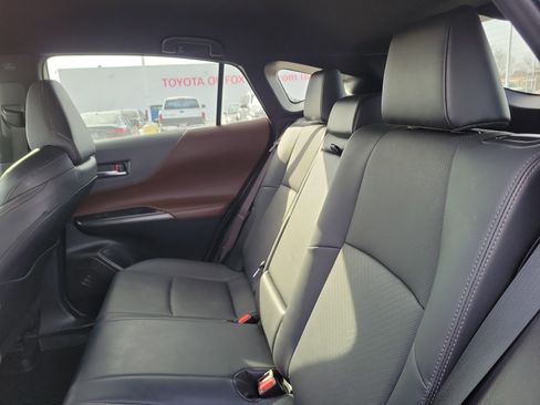 Used 2022 Toyota Venza Limited image 10