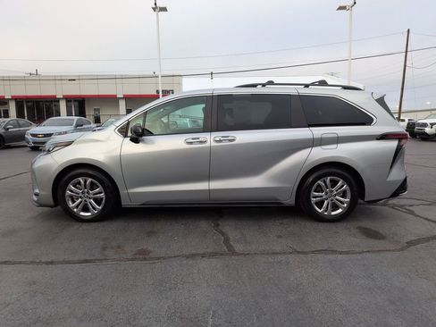 Used 2023 Toyota Sienna XSE w/ XSE Plus Package AWD/4WD image 2