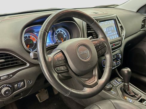 Used 2019 Jeep Cherokee Trailhawk AWD/4WD image 18