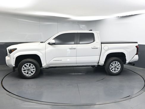 Used 2024 Toyota Tacoma SR5 image 5