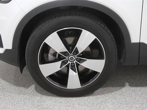 Used 2022 Volvo XC40 T5 Momentum w/ Premium Package AWD/4WD image 21