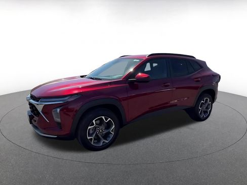 Used 2025 Chevrolet Trax LT image 8