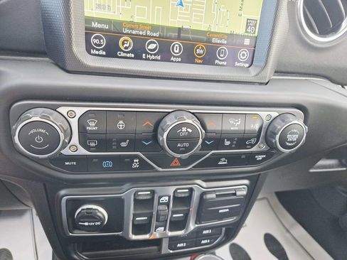 Used 2023 Jeep Wrangler Unlimited Sahara w/ Cold Weather Group AWD/4WD image 31