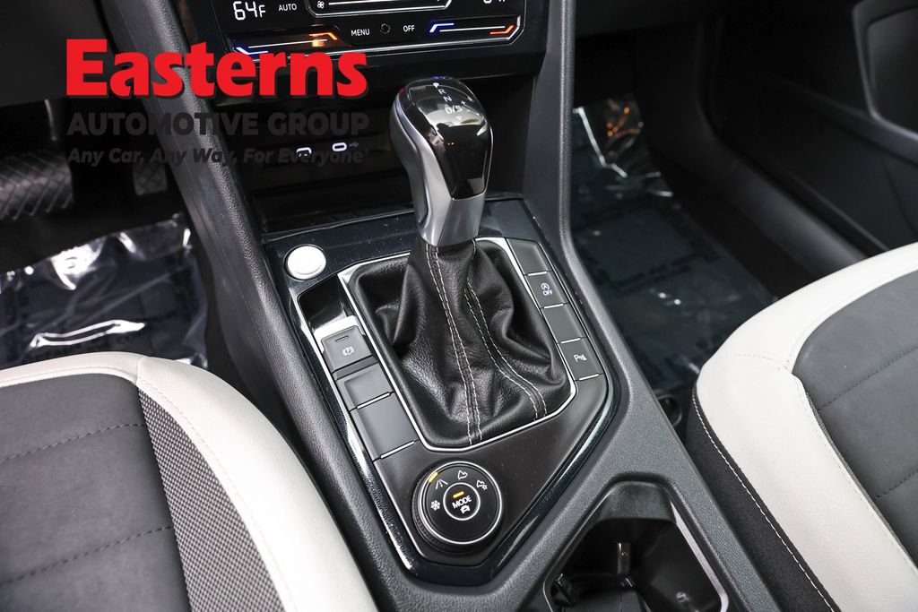 Used 2025 Volkswagen Taos SE AWD/4WD image 14
