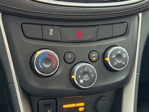 Used 2018 Chevrolet Trax LT w/ LT Convenience Package image 29