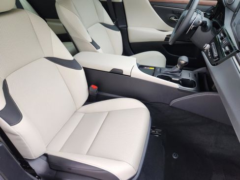 Used 2025 Lexus ES 350 w/ Premium Package image 6