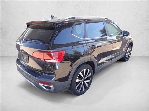 Used 2023 Volkswagen Taos SE w/ Panoramic Sunroof Package AWD/4WD image 3