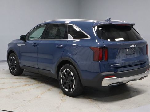 Used 2025 Kia Sorento S w/ Panoramic Sunroof Package FWD image 10