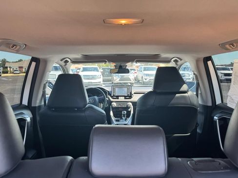 Used 2020 Toyota RAV4 XLE Premium FWD image 6