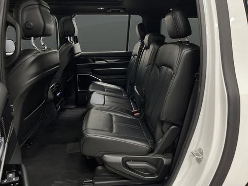 Used 2024 Jeep Wagoneer L 4WD w/ Premium Group I image 32