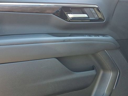 Used 2025 Chevrolet Tahoe LS AWD/4WD image 20