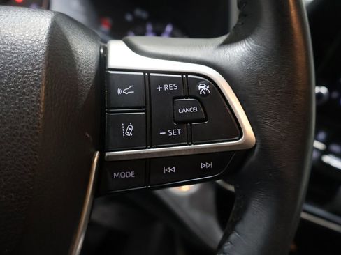 Used 2023 Toyota Highlander XLE image 38