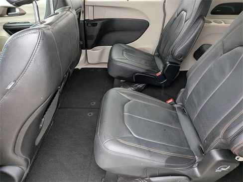 Used 2018 Chrysler Pacifica Touring-L w/ Premium Audio Group image 22