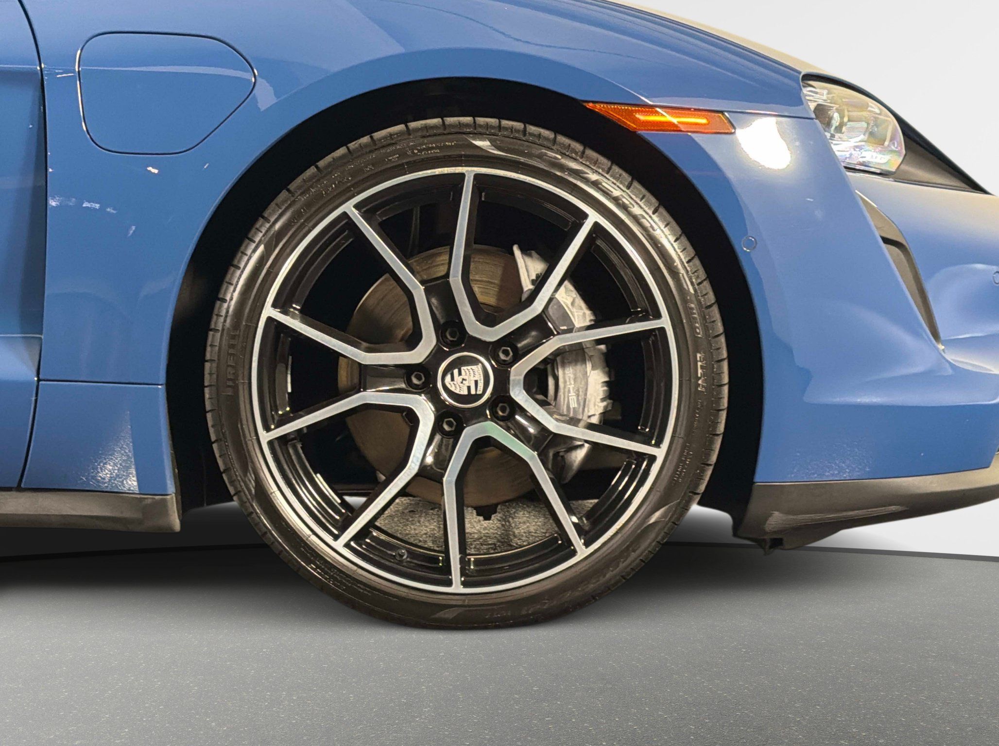 Used 2023 Porsche Taycan RWD image 3