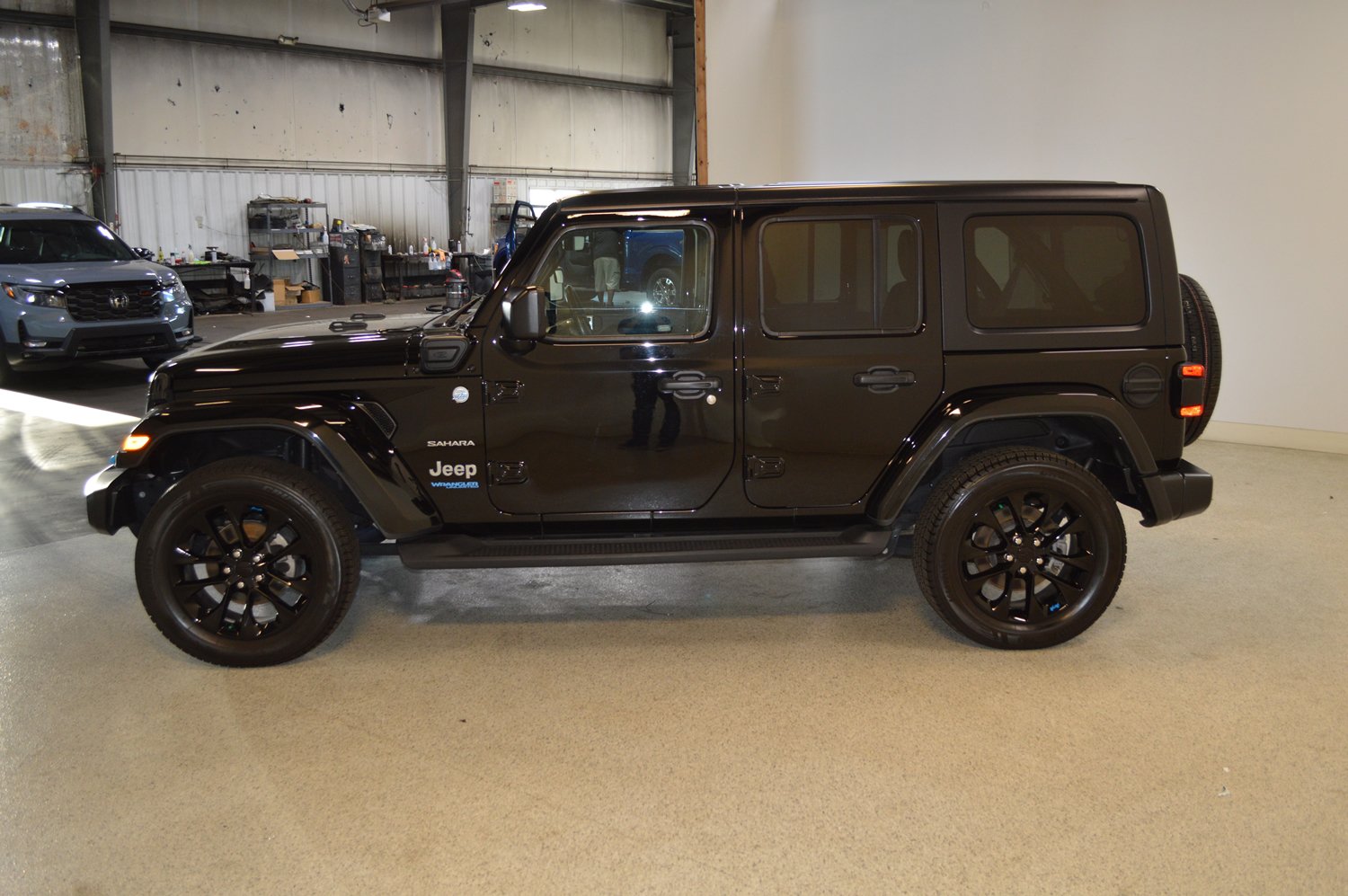 Used 2022 Jeep Wrangler Unlimited Sahara w/ Cold Weather Group AWD/4WD image 6