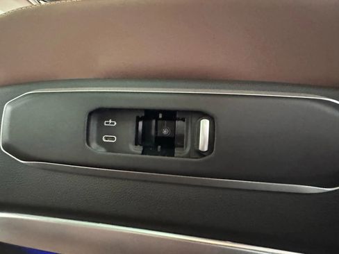 Used 2023 BMW X7 xDrive40i w/ Premium Package image 22