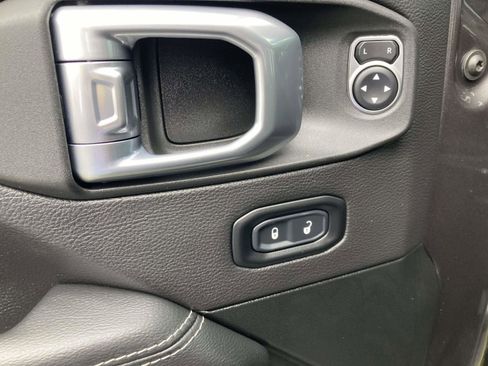 Used 2022 Jeep Wrangler Unlimited Sahara w/ Cold Weather Group AWD/4WD image 18