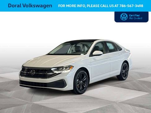 Certified 2024 Volkswagen Jetta SE w/ Panoramic Sunroof Package FWD image 4