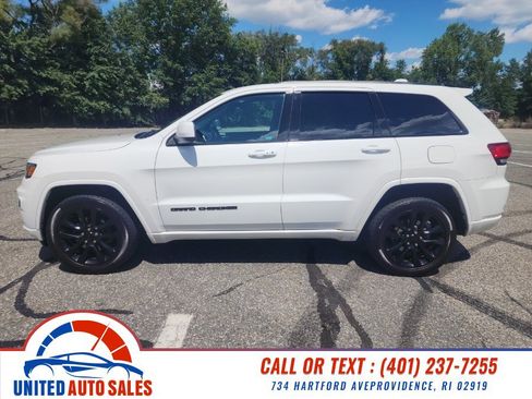 Used 2018 Jeep Grand Cherokee Altitude AWD/4WD image 2
