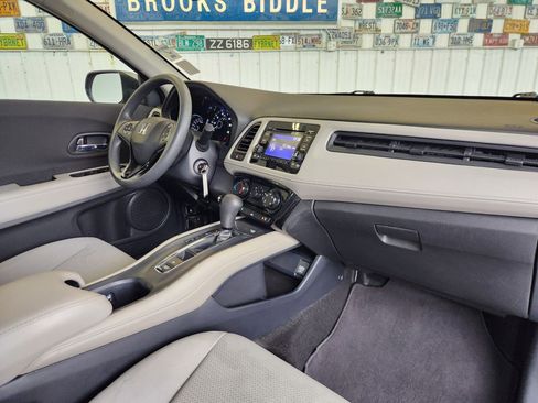Used 2021 Honda HR-V LX image 2