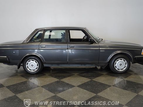 Used 1988 Volvo 240 Sedan RWD image 15