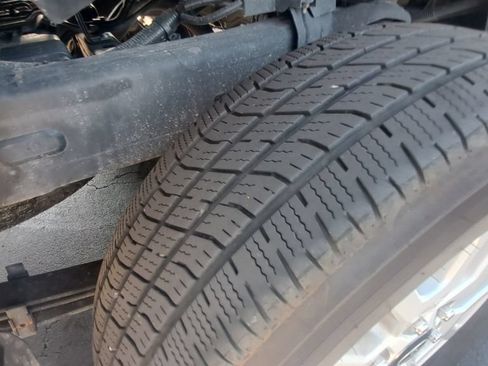 Certified 2024 Toyota Tacoma SR AWD/4WD image 10