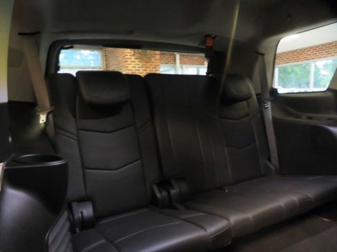 Used 2018 Cadillac Escalade Luxury AWD/4WD image 27