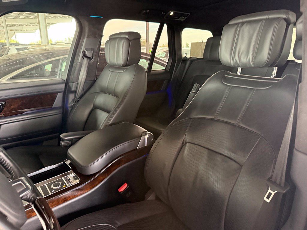 Used 2019 Land Rover Range Rover Supercharged AWD/4WD image 3
