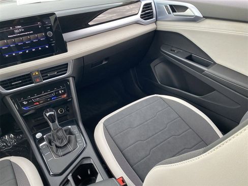 New 2026 Volkswagen Taos SE image 12