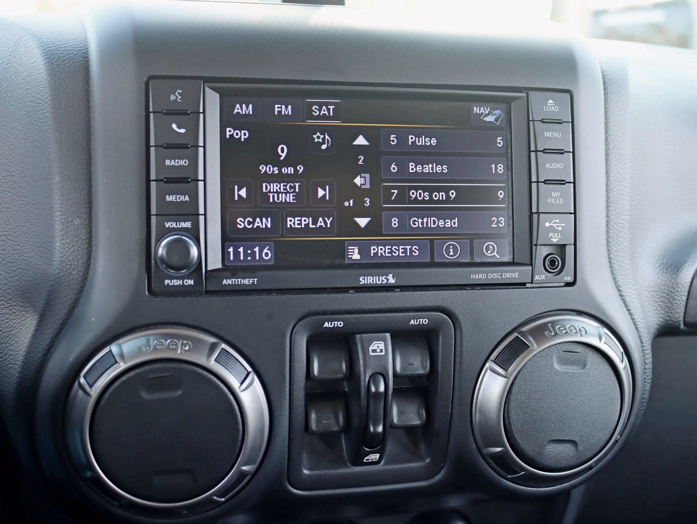 Used 2018 Jeep Wrangler Unlimited Sahara AWD/4WD image 23