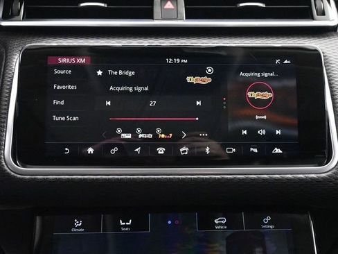 Used 2018 Land Rover Range Rover Velar S image 31