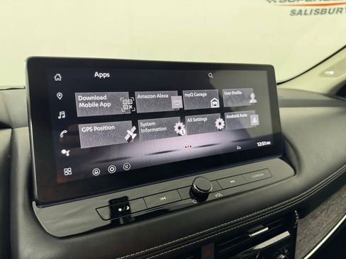 Used 2025 Nissan Rogue Platinum w/ Tech Package image 26