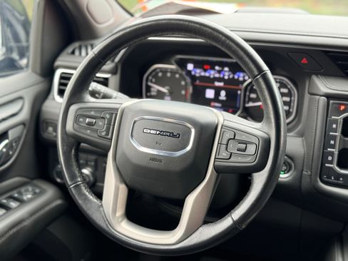 Used 2021 GMC Yukon XL Denali w/ Denali Premium Package image 17