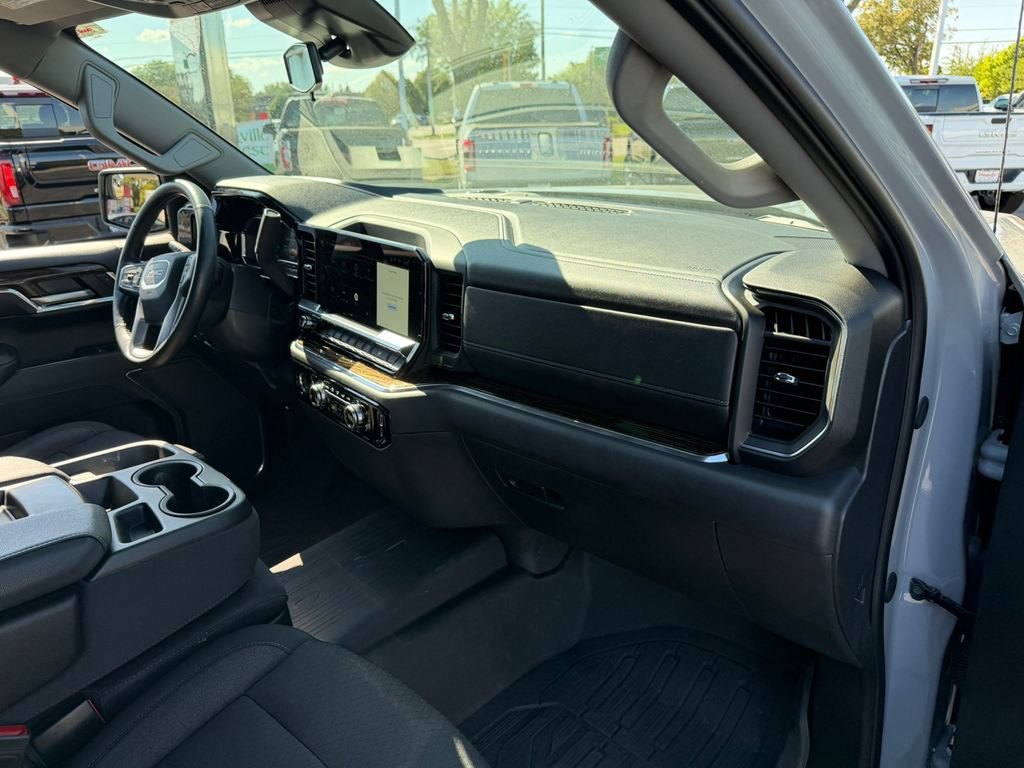 Used 2024 GMC Sierra 1500 Elevation w/ LPO, Elevation Black Package AWD/4WD image 16