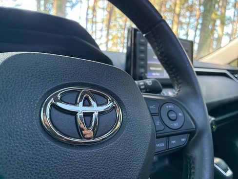 Used 2022 Toyota RAV4 XLE Premium FWD image 29