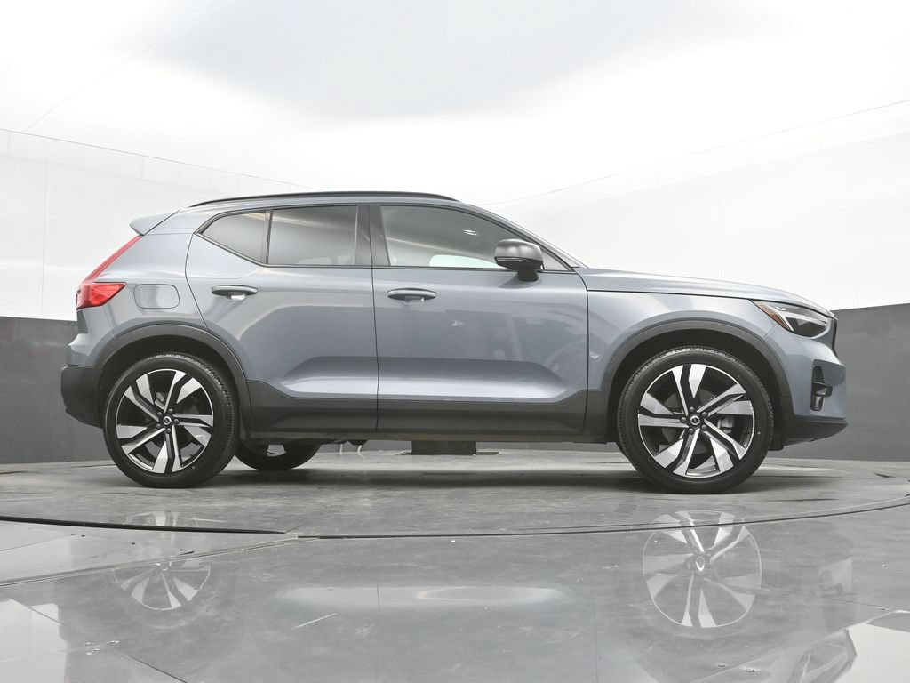 Certified 2023 Volvo XC40 B5 Plus w/ Climate Package AWD/4WD image 36