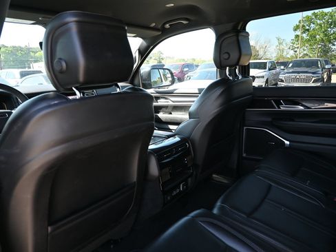 Used 2024 Jeep Wagoneer 4WD image 19