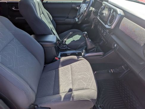 Used 2019 Toyota Tacoma TRD Off-Road w/ Technology Package image 20