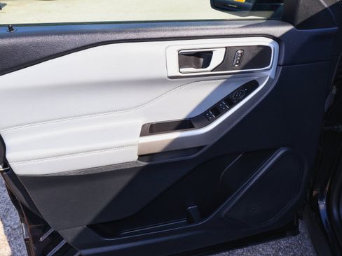 Used 2023 Ford Explorer XLT w/ Equipment Group 202A image 14